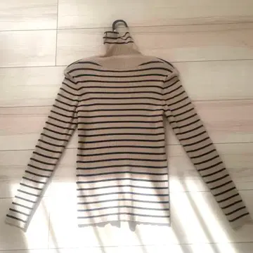 아베니르 에스트와르 터틀넥