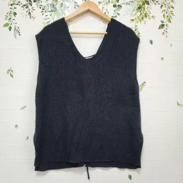 [ GU ] 블랙 V넥 니트 베스트 백리본