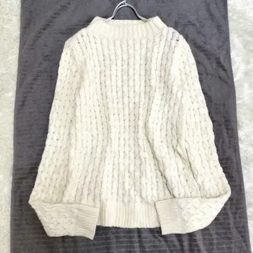 띠어리 케이블 짜임 니트 스웨터 아이보리 긴팔 울 둥근넥 S