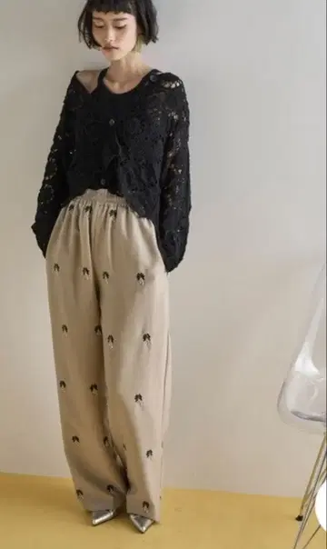 THE YOn 더욘 비즈 자수 이지 팬츠