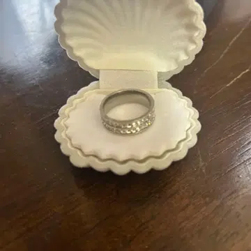 엘레강트한 스톤 부착 실버 반지