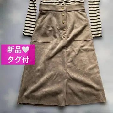 새상품 택 포함 스웨이드 스커트 베이지 브라운 버튼 금색 앞 슬릿