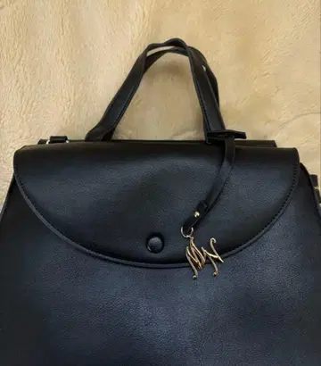 melow's 2way 라운드 포켓 a4 인조 가죽 백 블랙