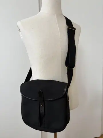 [ 새상품급 ] Brady STOUR 숄더백 블랙