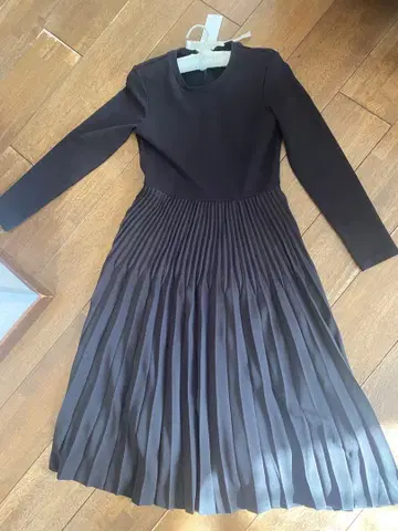 UNIQLO 블랙 플리츠 원피스 S