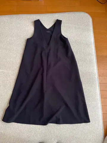 OURHOME 슬리브리스 V넥 무릎 기장 원피스