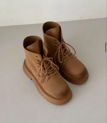 브라운 스웨이드 부츠