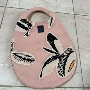 미나 페르호넨 꽃무늬 핸드백 핑크
