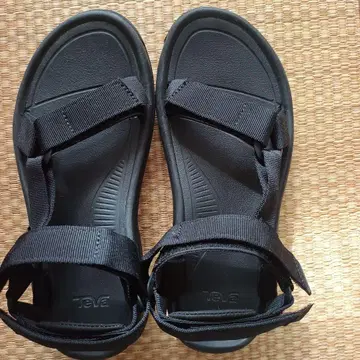 Teva 블랙 스포츠 샌들