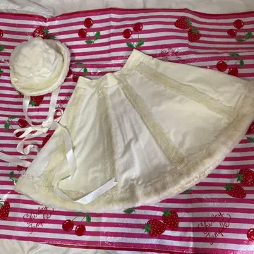 아이보리 플레어 스커트와 모자 세트