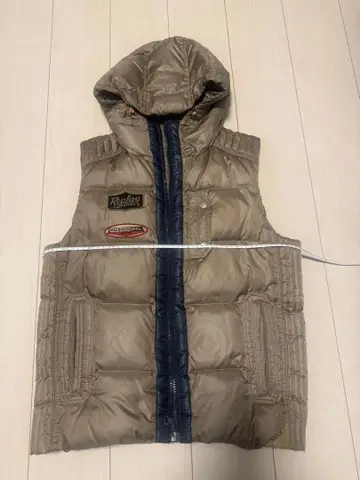 후드 부착 베이지 다운 베스트