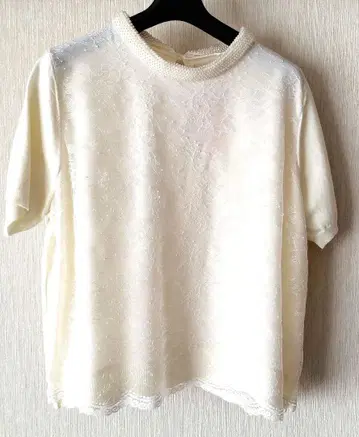 Rose Tiara 아이보리 레이스 상의 46