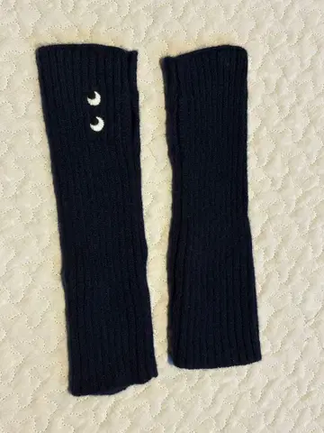 유니클로 안야 힌드마치 암워머 네이비 캐시미어