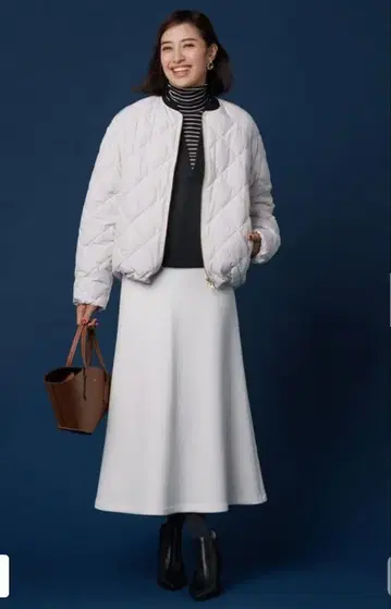 UNFILO 뷰티 폼 저지 세미 플레어 스커트