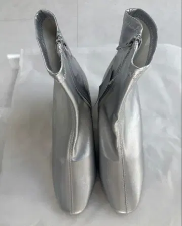 미사용 새상품 실버 숏부츠 M