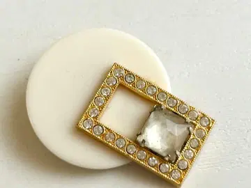 골동품 당시물 미사용 레트로 모던 아이보리 크림 vintage 브로치