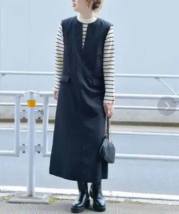 BC STOCK Simplicite V넥 플레어 오버롤 스커트