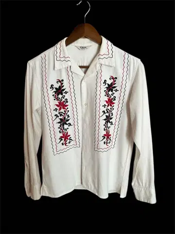 CALEE 플라워 자수 화이트 셔츠