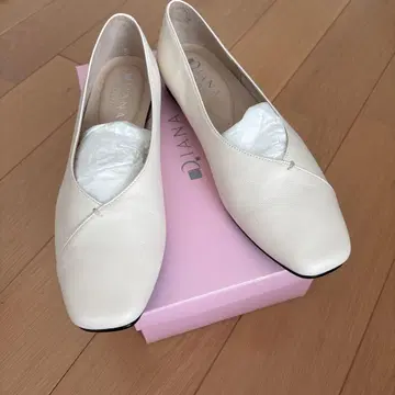 다이애나 화이트 플랫슈즈