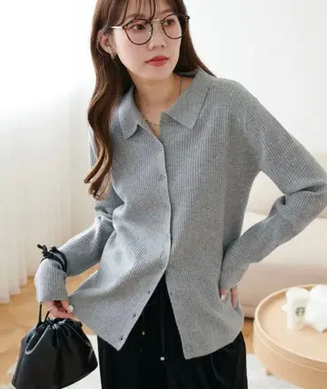 [ DISCOAT ] 쫄깃한 리브 카라 달린 앞 버튼 풀오버