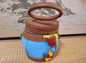 다니엘 니콜 디즈니 푸우 백