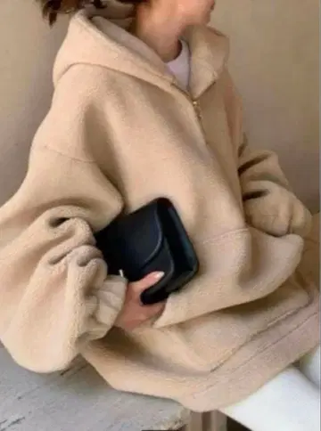 BIRTHDAY BASH 벌스데이 바쉬 보아 플리스 후디 베이지