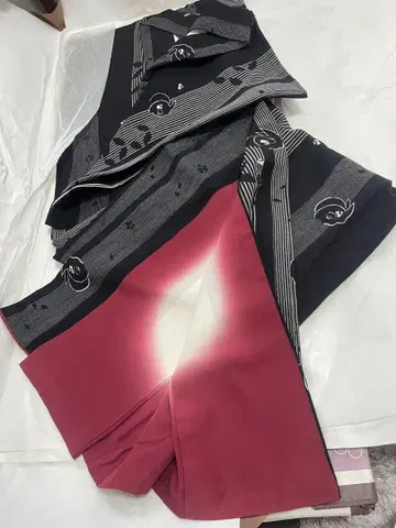 호몬기 동물 패턴 블랙과 빨간색의 그라데이션