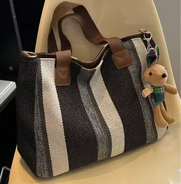 스트라이프 토트백 봉제 인형 포함