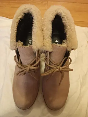 ECCO 에코 베이지 어그 부츠 23cm