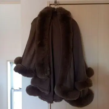 브라운 퍼 판초