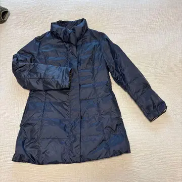 네이비 체크 무늬 다운 자켓