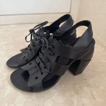 말 셀 오픈토 샌들