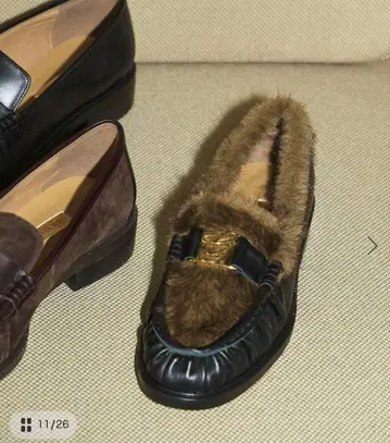 퍼 달린 블랙 로퍼