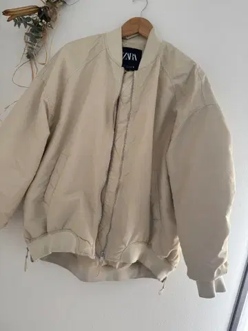 ZARA 베이지 샤를리 자켓 M 사이즈 발수