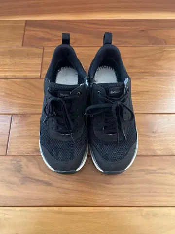 메디컬 워크 블랙 스니커즈