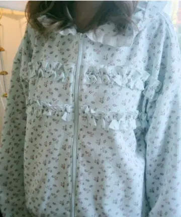 kutir 쿠티르와 레트로 드로 코드 포함 꽃무늬 프릴 후드티 블루