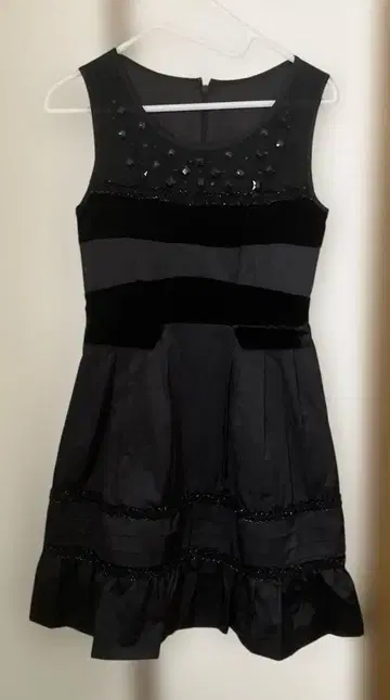 체스티 블랙 원피스