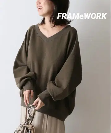 FRAMeWORK V넥 맨투맨 브라운 계열