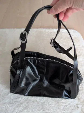 블랙 합성 피혁 핸드백 지퍼식