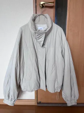 로리즈팜 라이트 그레이 스탠드 카라 자켓