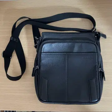 LO HOMME PRESSE 블랙 숄더백