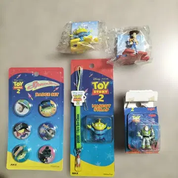 토이 스토리 2 배지 세트 & 마스코트 스트랩