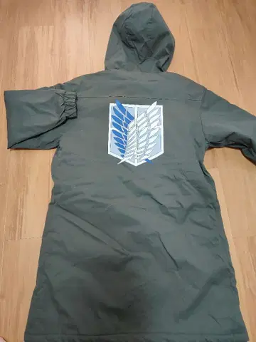 진격의 거인 엠블럼 푸드코트