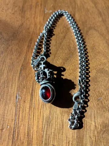 FMB BONITA 왕관 디자인 실버 목걸이