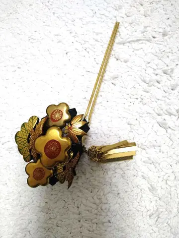 골드 컬러 꽃무늬 헤어콤
