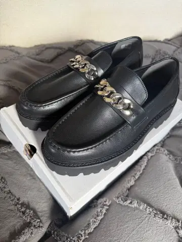 체인 포함 블랙 로퍼