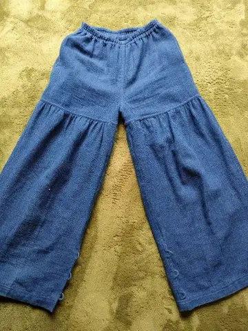 우사토의 의류 팬츠