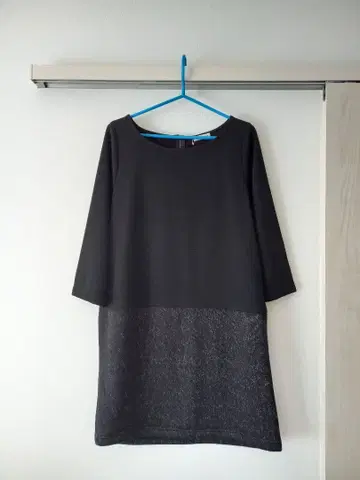 블랙과 다크 그레이 무릎 기장 원피스 a.v.v standard