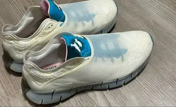 Reebok 고스트버스터즈 콜라보 스니커즈