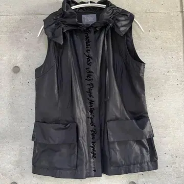 TOKUKO 블랙 지퍼 베스트